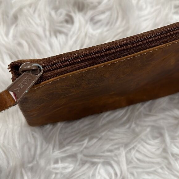 Sabra & Sand Huipile and Leather Floral Tasseled Wristlet - Picture 9 of 16